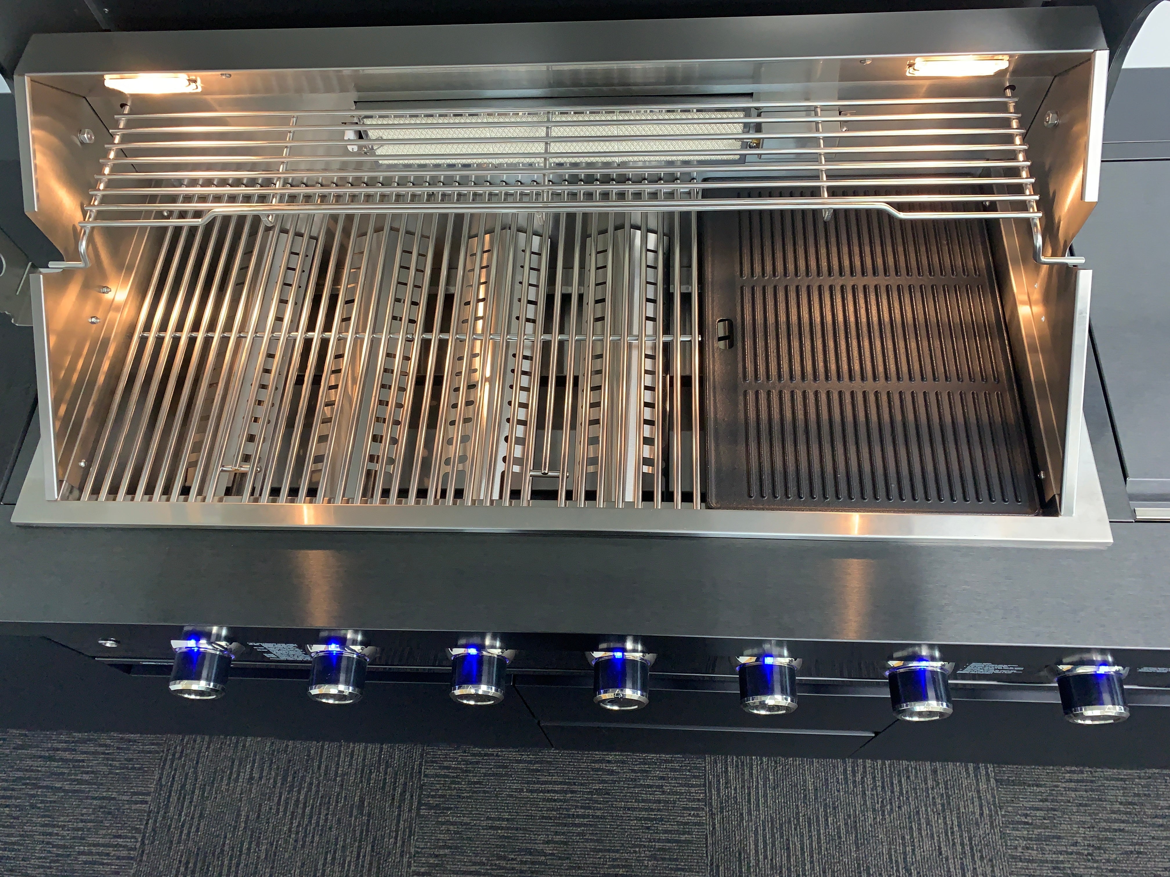 Aspire 6 Burner BBQ On Cabinet (Natural Gas)